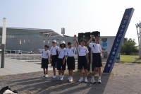 会場前にて